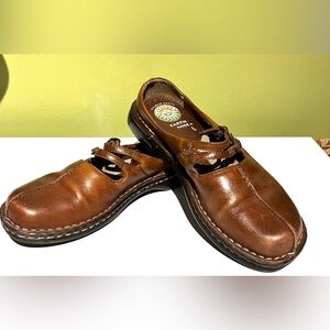 Earth Shoe women’s Brown Tan Leather Loafers Slip Ons 6 1/2